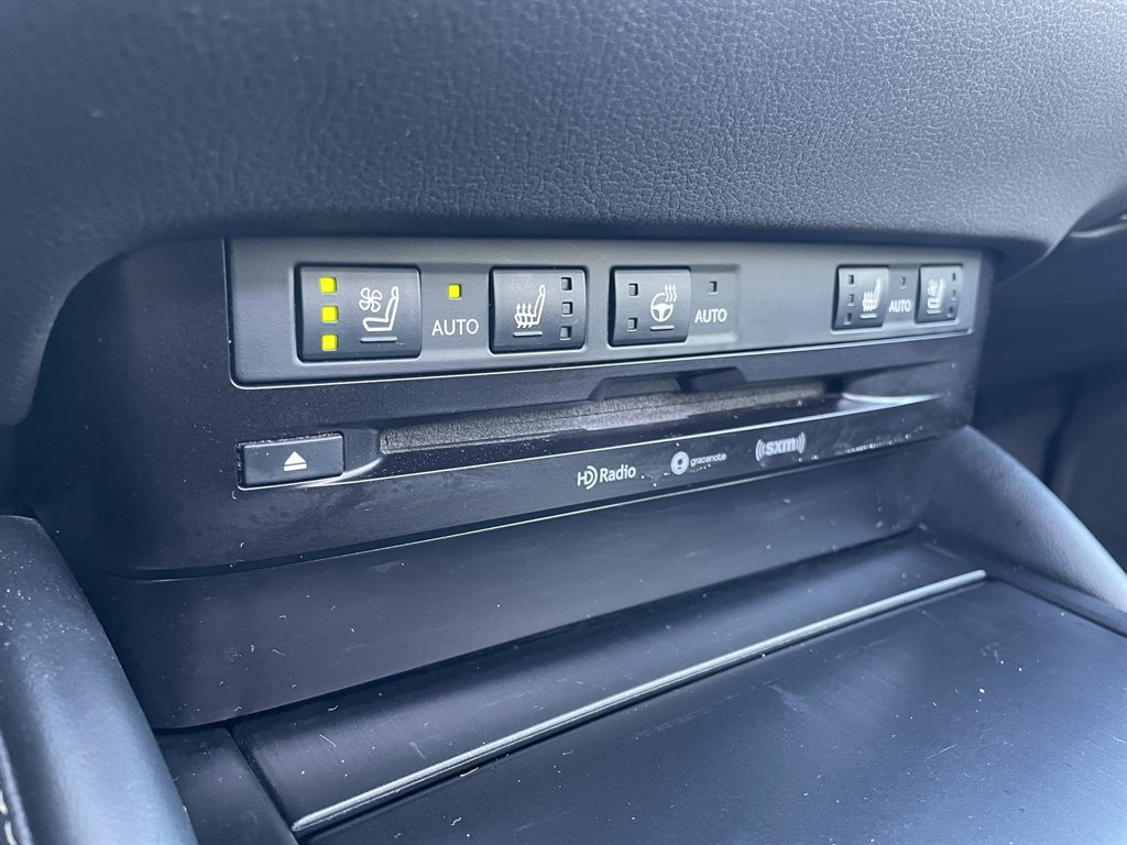 Used 2020 Lexus ES 300h w/ Premium Package FWD image 30
