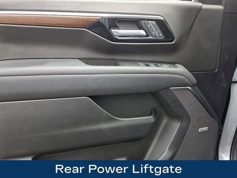 Used 2025 Chevrolet Tahoe High Country image 16