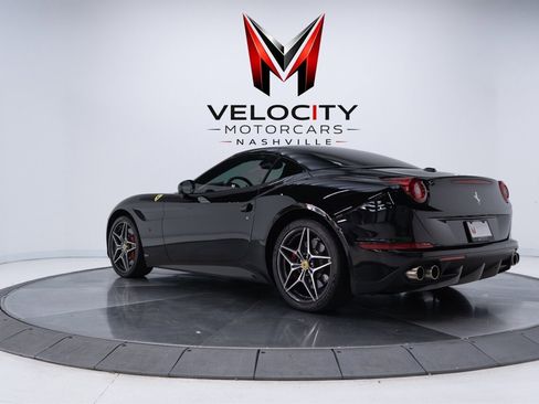 Used 2017 Ferrari California T RWD image 8