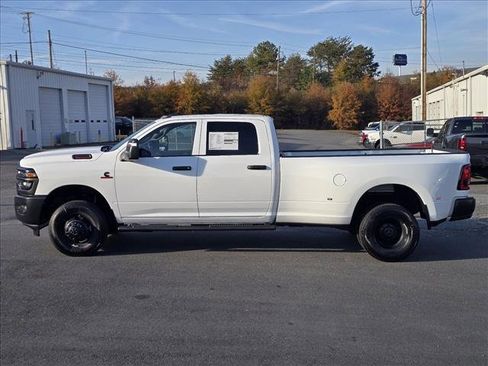 New 2026 RAM 3500 Tradesman image 18