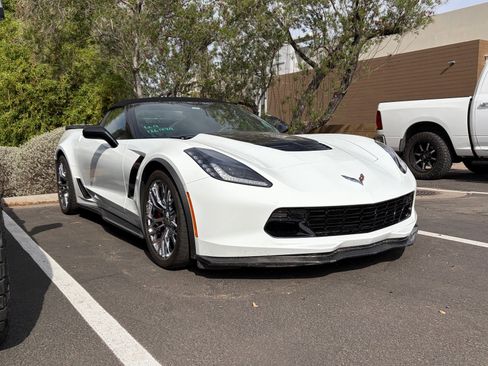 Used 2018 Chevrolet Corvette Z06 RWD image 2