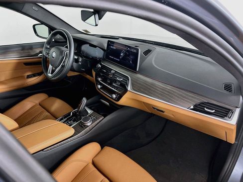 Used 2021 BMW 530i xDrive w/ Premium Package AWD/4WD image 31