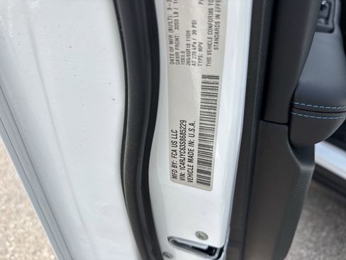 New 2025 Jeep Grand Cherokee Trailhawk w/ Luxury Tech Group III image 16