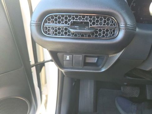 Used 2025 Honda HR-V LX image 19