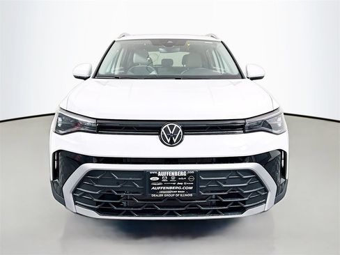 New 2026 Volkswagen Taos SE AWD/4WD image 2