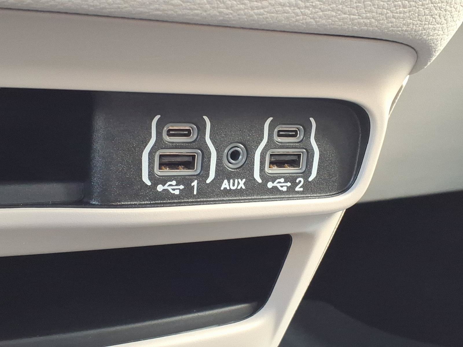 Used 2023 Chrysler Pacifica Touring-L w/ Road Tripper Package AWD/4WD image 16