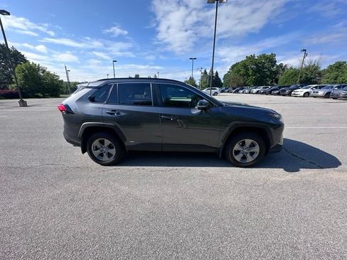 Used 2022 Toyota RAV4 XLE w/ Carpet Mat Package (TMS) AWD/4WD image 2