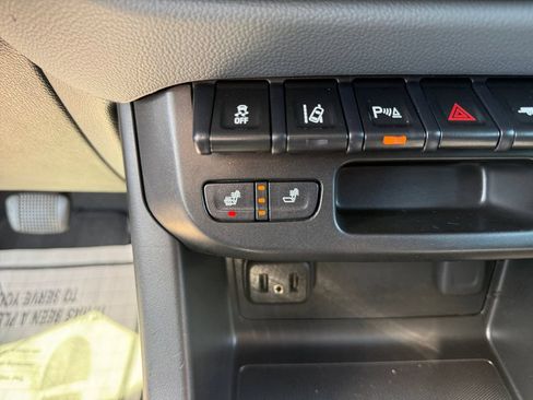 Used 2021 Chevrolet Colorado Z71 w/ Safety Package AWD/4WD image 23