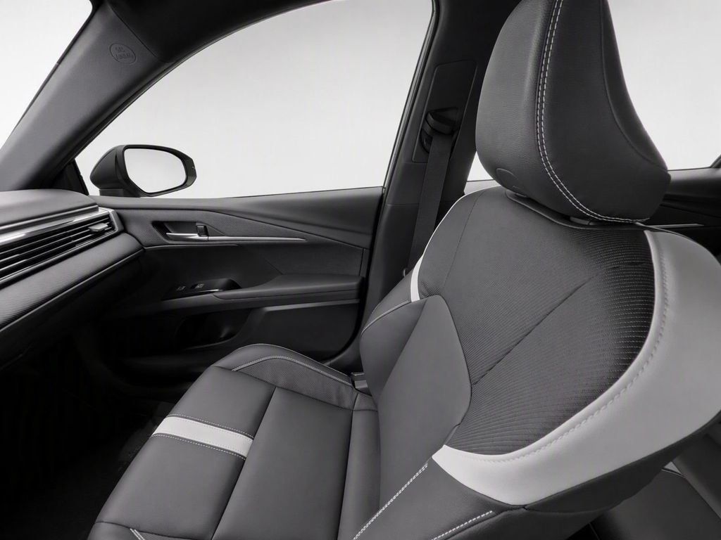 Used 2026 Toyota Camry SE w/ Convenience Package FWD image 19
