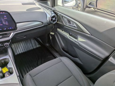 Used 2026 Chevrolet Equinox EV LT w/ Comfort Package FWD image 17