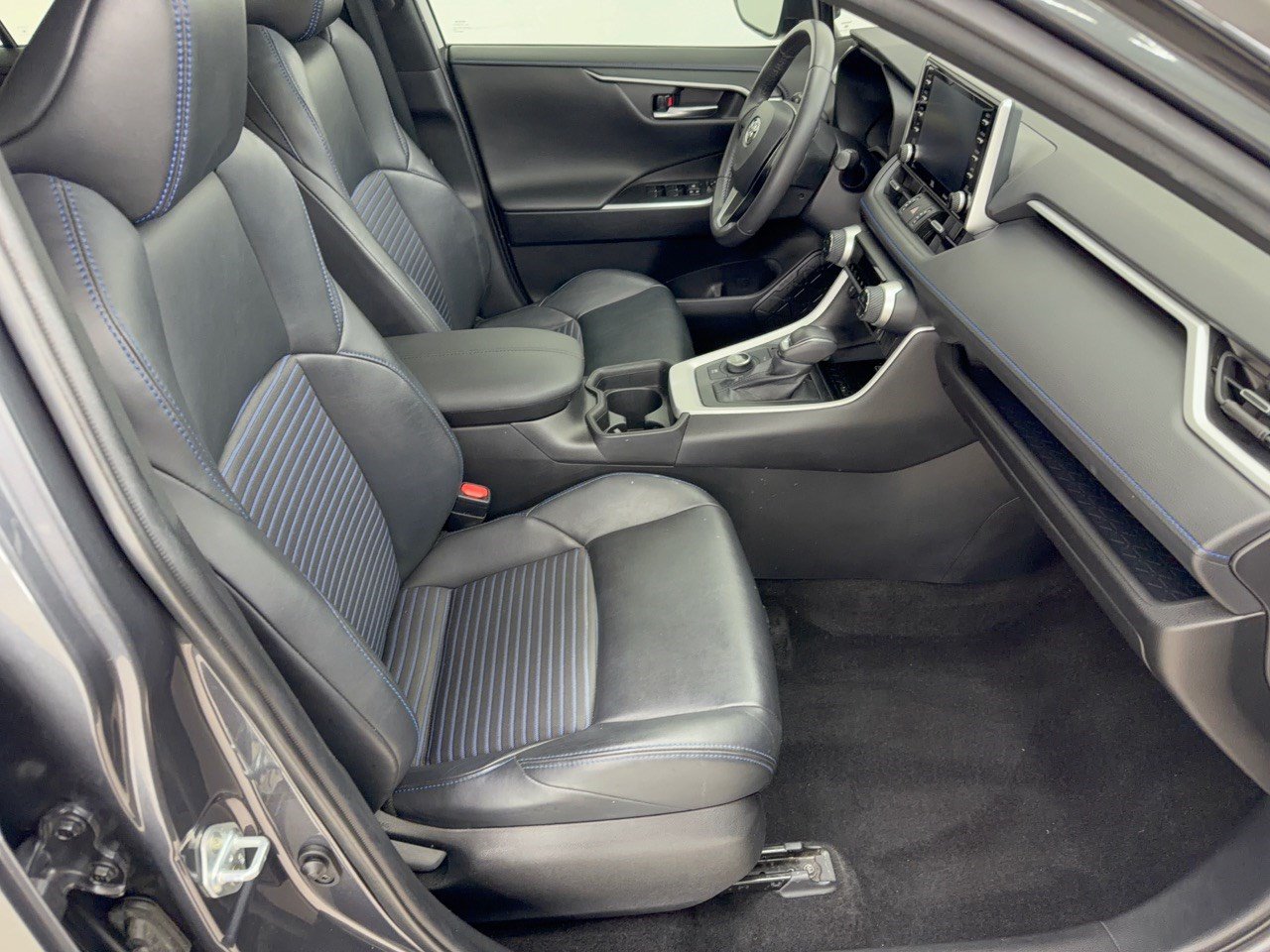 Used 2021 Toyota RAV4 XSE AWD/4WD image 30