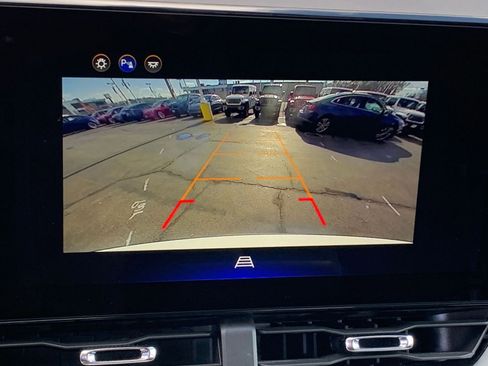 Used 2025 Chevrolet Equinox LT image 17