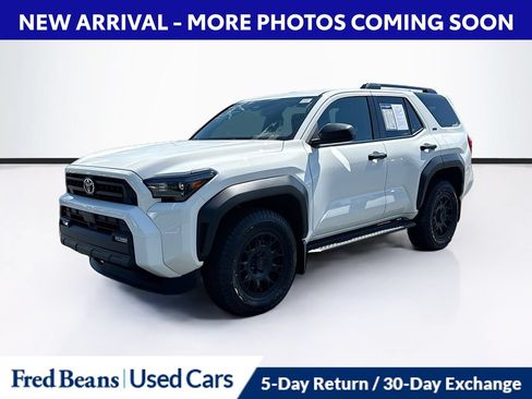 Used 2025 Toyota 4Runner SR5 AWD/4WD image 3
