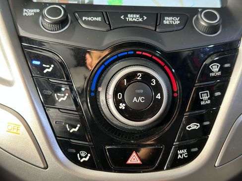 Used 2013 Hyundai Veloster w/ Style Pkg image 17