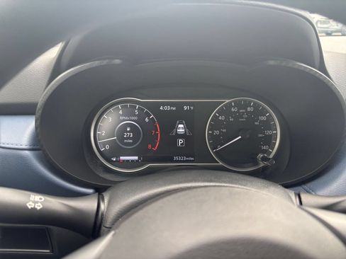 Used 2025 Nissan Versa SV FWD image 30