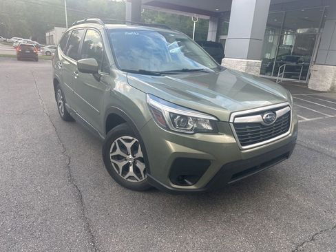 Used 2020 Subaru Forester Premium AWD/4WD image 2
