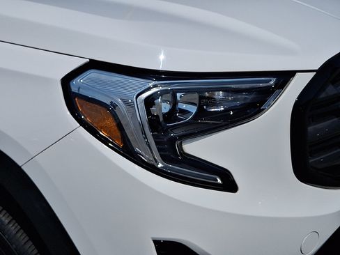 Certified 2021 GMC Terrain SLE w/ Driver Convenience Package FWD image 9