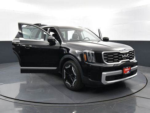 Certified 2025 Kia Telluride S image 40
