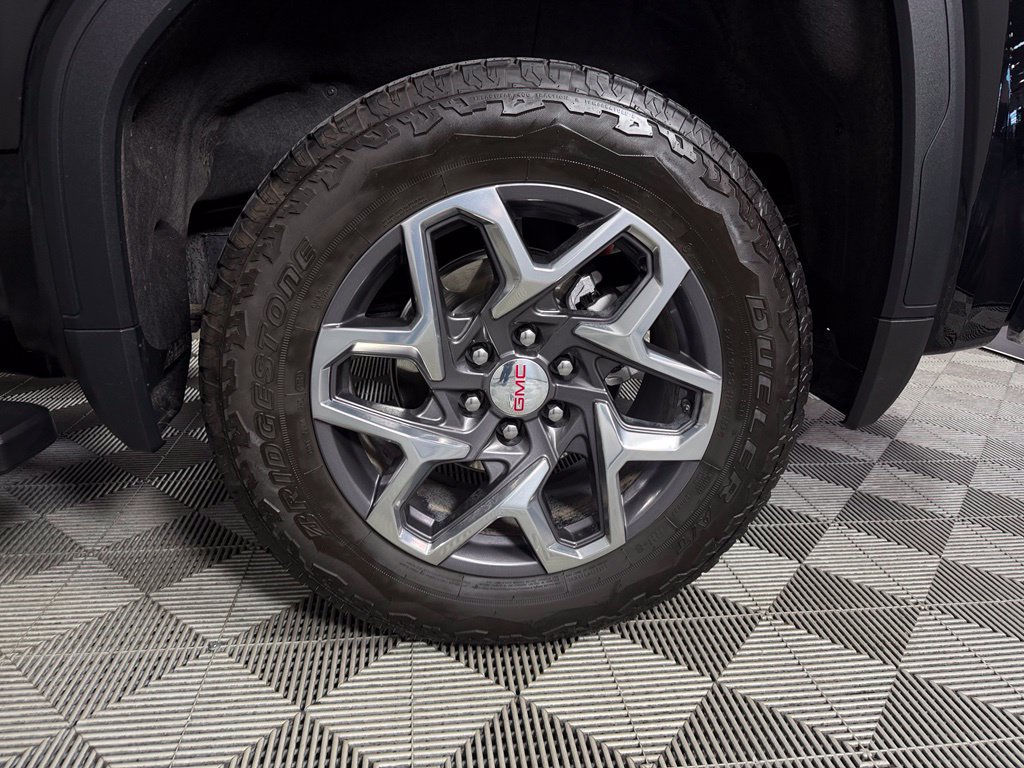 Used 2024 GMC Sierra 1500 SLT w/ SLT Premium Plus Package AWD/4WD image 11