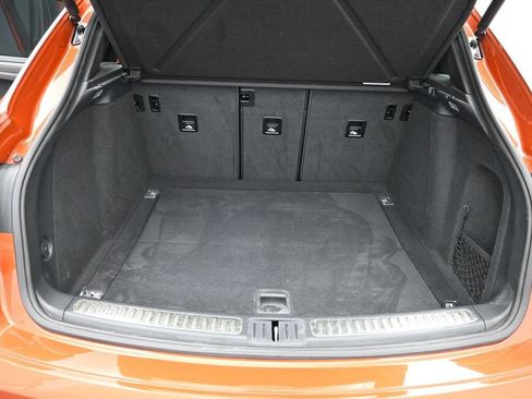 Certified 2024 Porsche Macan AWD/4WD image 18