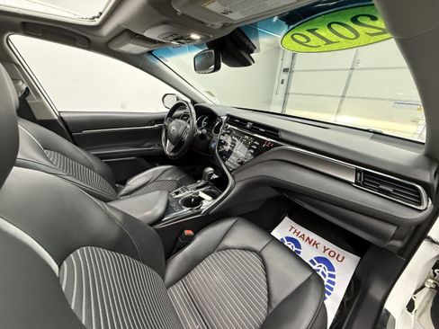 Used 2019 Toyota Camry SE image 23