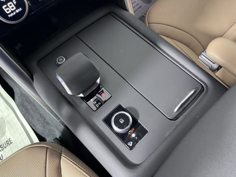 New 2025 Land Rover Discovery Dynamic SE image 21