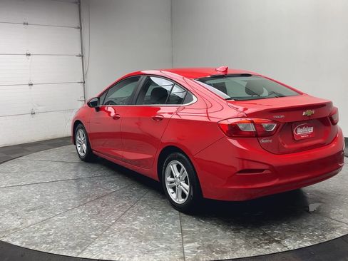Used 2017 Chevrolet Cruze LT image 2