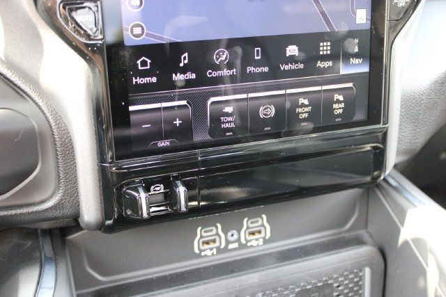 Used 2025 RAM 2500 Laramie AWD/4WD image 31