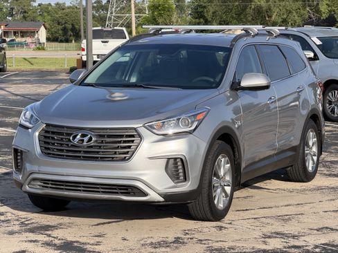 Used 2017 Hyundai Santa Fe SE FWD image 5