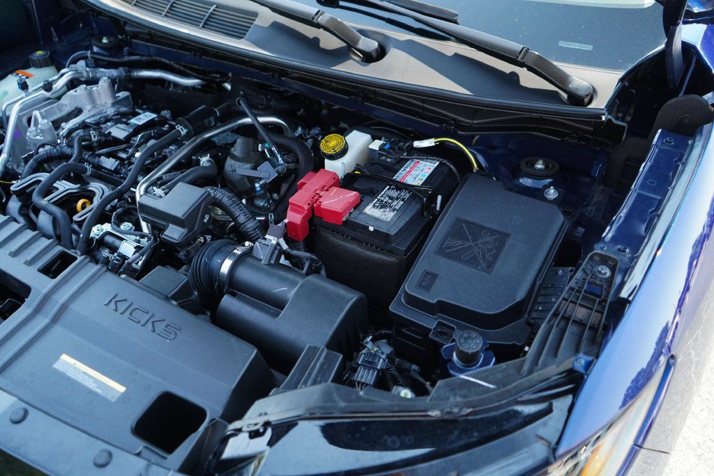 Used 2025 Nissan Kicks SR FWD image 37