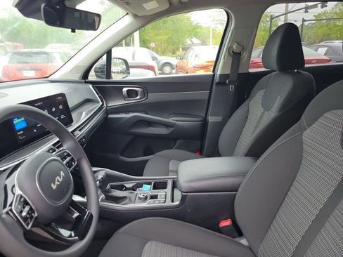 Used 2025 Kia Sorento LX image 13