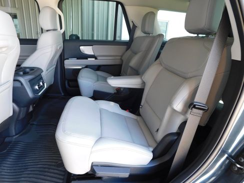 New 2025 Ford Expedition Active image 11