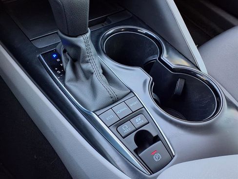 Used 2020 Toyota Camry LE image 11