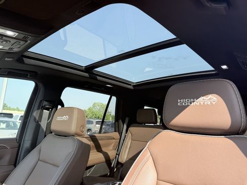 Used 2024 Chevrolet Tahoe High Country RWD image 12