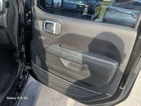 Used 2020 Jeep Gladiator Overland AWD/4WD image 16
