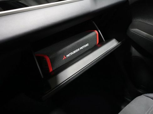 Used 2024 Mitsubishi Outlander SEL AWD/4WD image 35