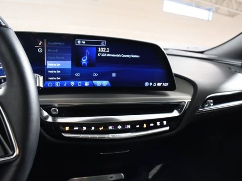 Used 2024 Cadillac Lyriq Luxury image 32