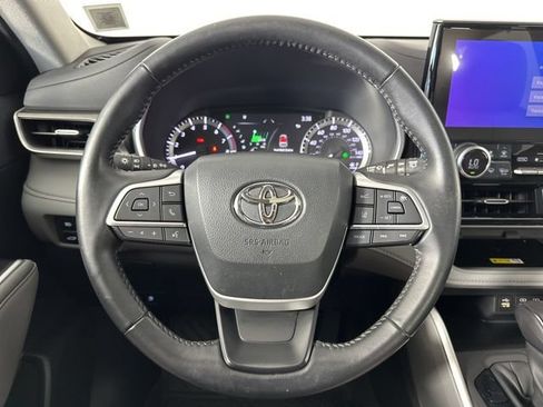 Used 2023 Toyota Highlander XLE AWD/4WD image 6