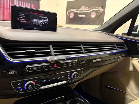 Used 2018 Audi Q7 3.0T Prestige AWD/4WD image 21