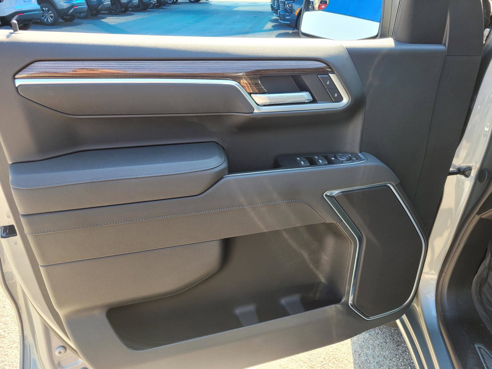 New 2026 Chevrolet Silverado 1500 RST w/ Dark Appearance Package AWD/4WD image 12