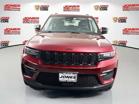 Used 2023 Jeep Grand Cherokee Limited w/ Black Appearance Package AWD/4WD image 13