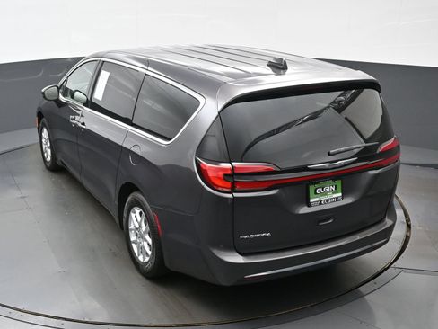 Used 2023 Chrysler Pacifica Touring-L FWD image 39