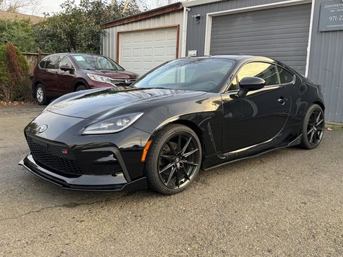 Used 2024 Toyota GR86 Premium image 3