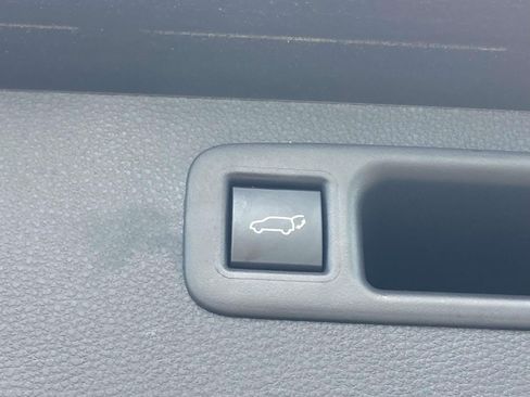 Used 2026 Toyota Highlander XLE AWD/4WD image 10