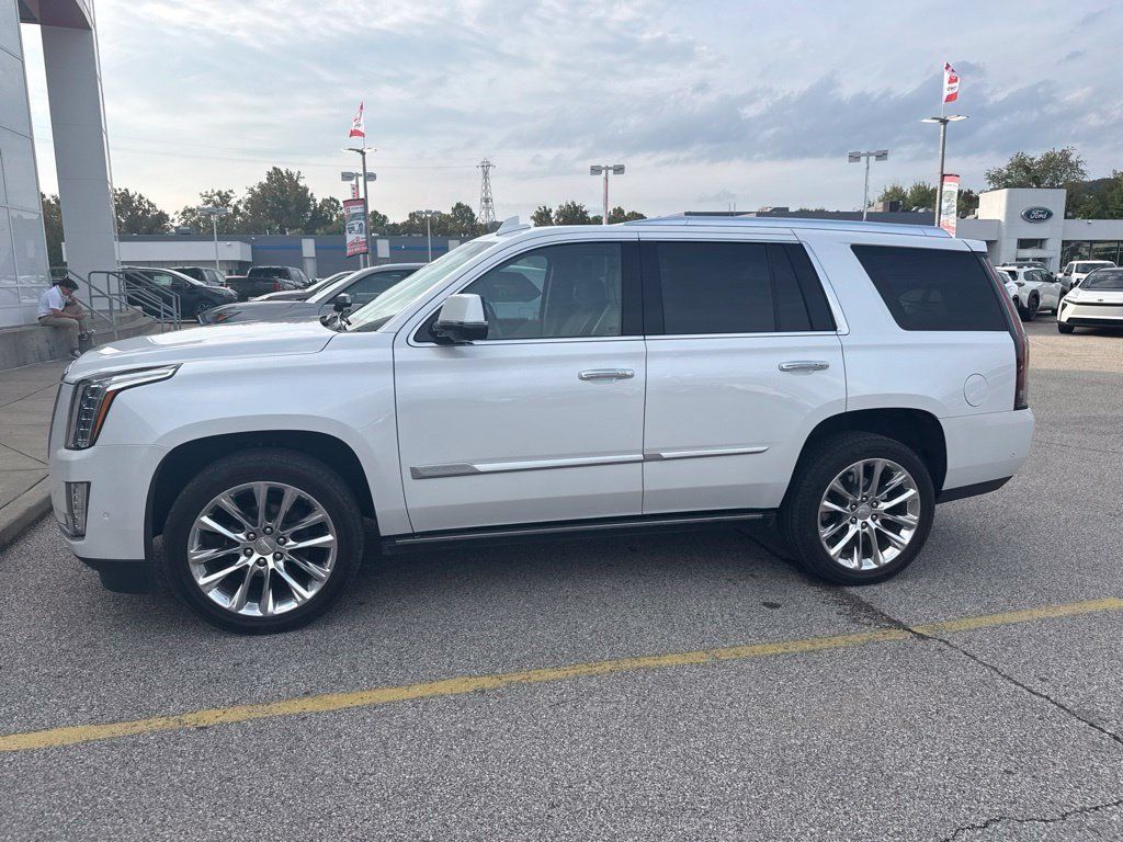 Used 2020 Cadillac Escalade Premium Luxury AWD/4WD image 38
