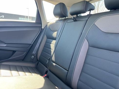 Used 2022 Volkswagen Taos SEL image 34