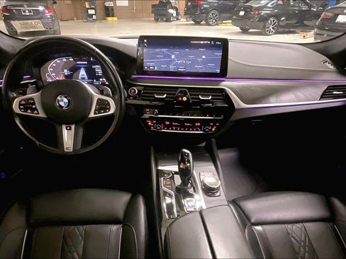 Used 2023 BMW M550i xDrive w/ Dynamic Handling Package image 14
