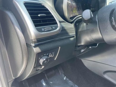 Used 2022 Jeep Grand Cherokee Limited image 25