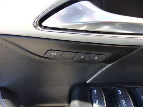 Used 2025 Buick Envision Avenir AWD/4WD image 22