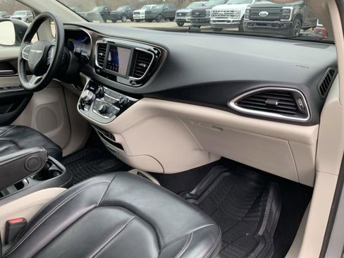 Used 2020 Chrysler Voyager Lxi image 55